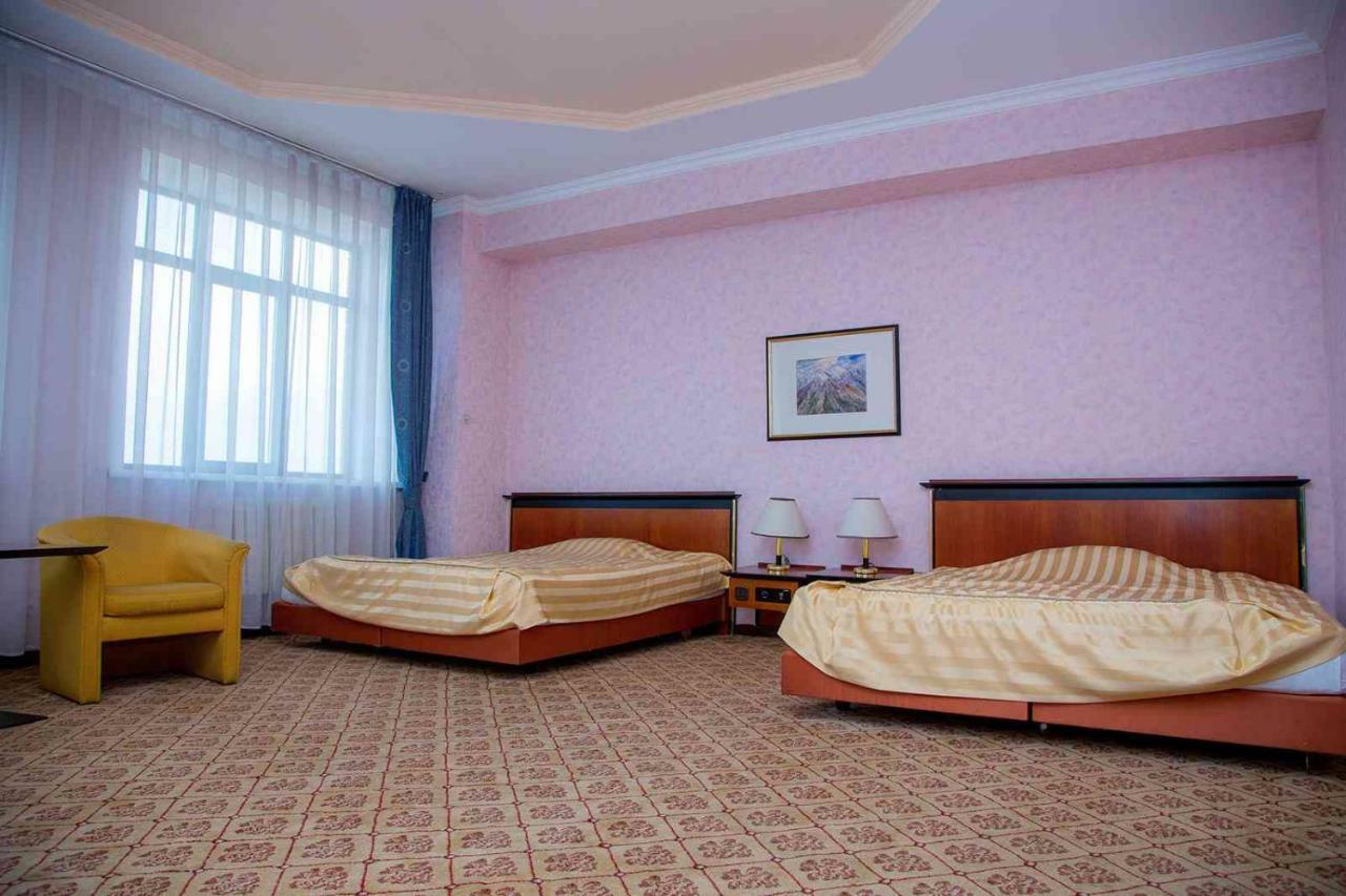 Экипаж Hotel Almaty Exterior photo